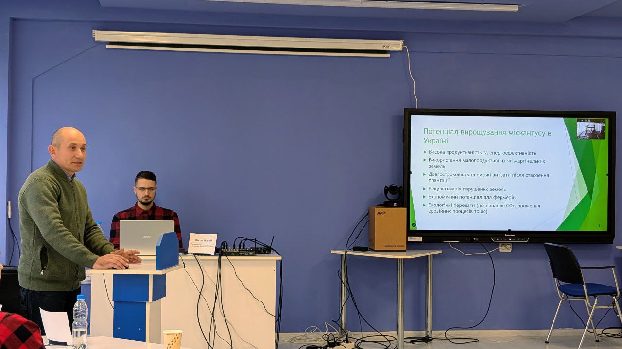 Prezentatsiia napratsiuvavan naukovtsiamy TNPU (dots. Oleksandr KONONChUK)